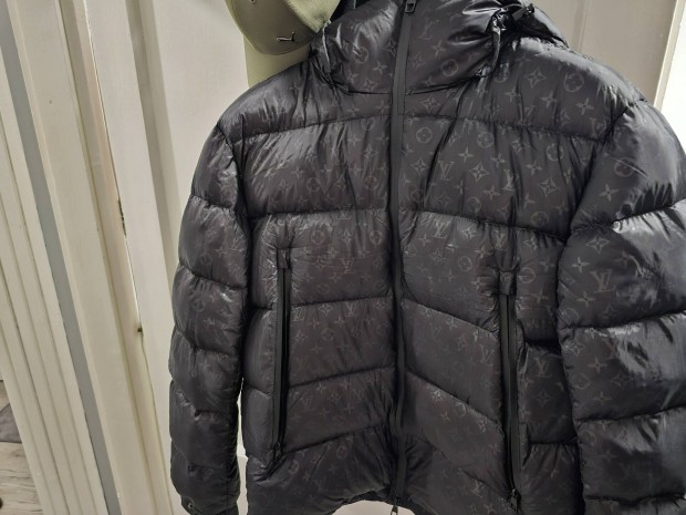 louis Vuitton pufi kabát L-es
