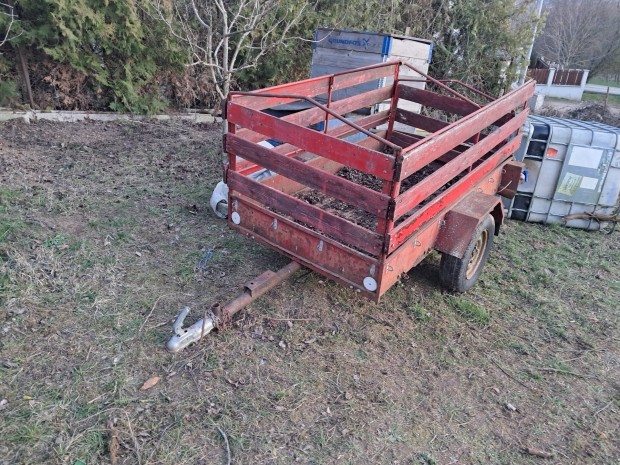 magas�tott ponyv�s ut�nfut� 