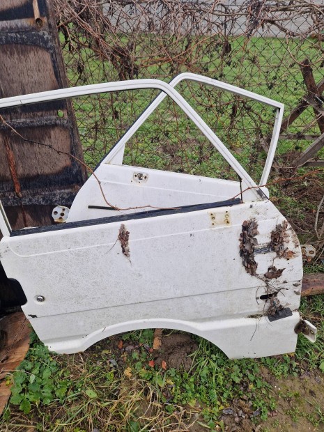 mazda e2200 alkatr�sz