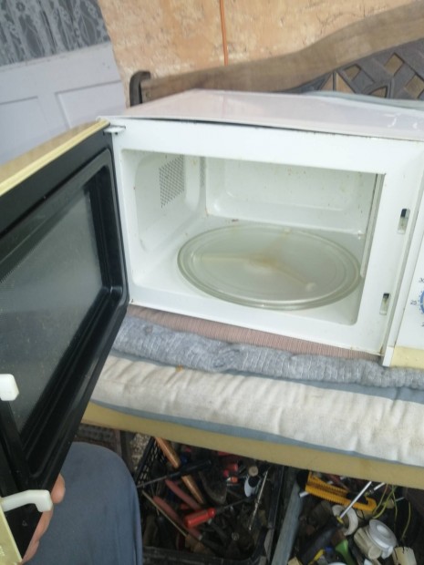 mikrhullm st microwave oven
