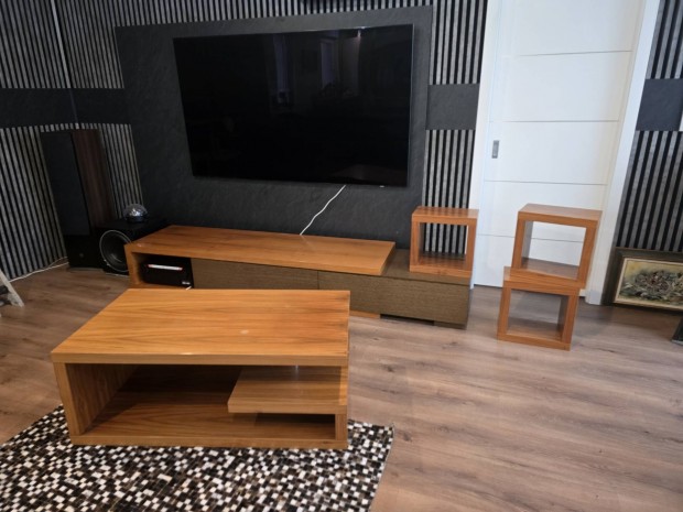 modern nappali tv szekrény asztallal polcokkal