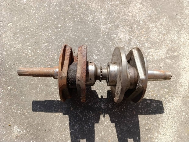 motor f�tengely. Sokat �llt,de nem volt sose haszn�lva