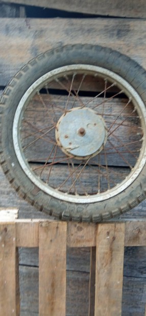 motor kerék gumi hibás