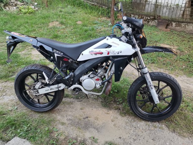 motorhispania yr11 supermoto