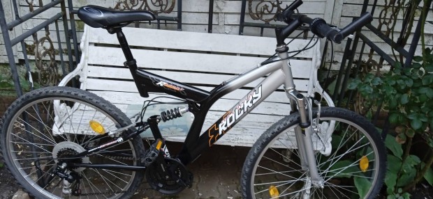 mountain bike,26-os,18 sebessges 