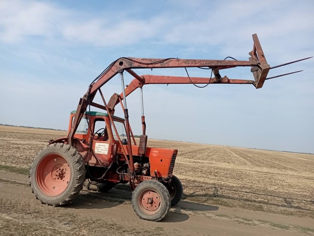 mtz 50-es traktor glya rakodval 