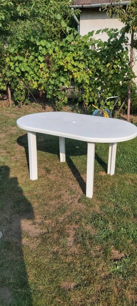 manyag kert asztal 130 cm