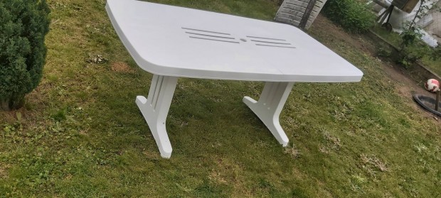 müanyag kerti asztal 160 x 90 cm