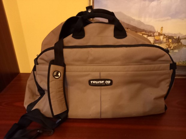 nagy trunk drapp utazo/sporttaska