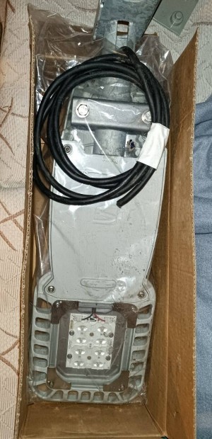 nagyteljesítményű (3200 lumen, 29W) kültéri lámpa