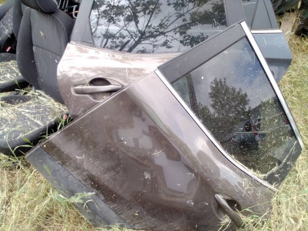 nissan qashqai 2014-2020 íg bal oldali hátsó ajtó kompletten.