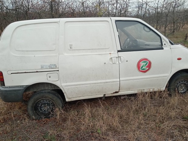 nissan vanette kisteherauto furgon egyben botasra vagy amire akarod