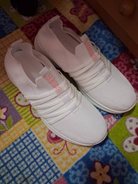 n�i �jszer� cip� elad� 