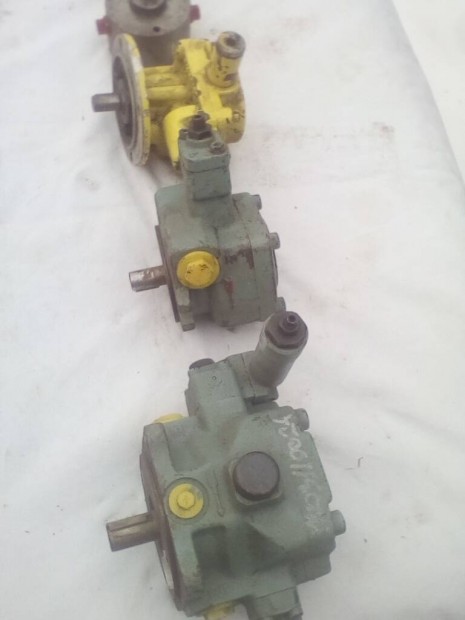 olajszivatty�k kissebb nagyobb szal�tassal.