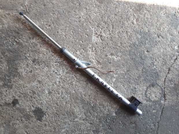 opel Astra F, 1998 5 ajtós antenna hátsó sárvédőbe