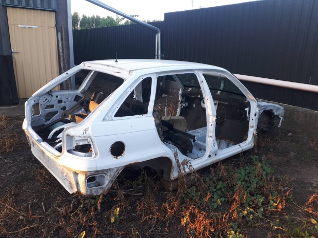 opel astra F, 5 ajtós üres kasztni