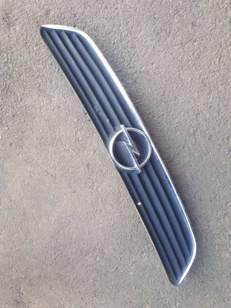 opel astra G, hűtőrács emblémával