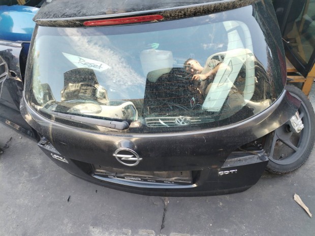 opel astra j kombi csomagtérajtó