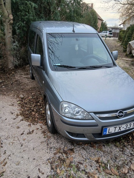 opel combo 5szemlyes