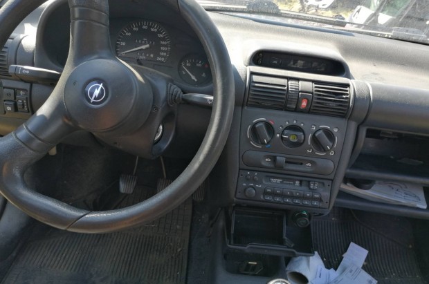 opel corsa 1. 0
