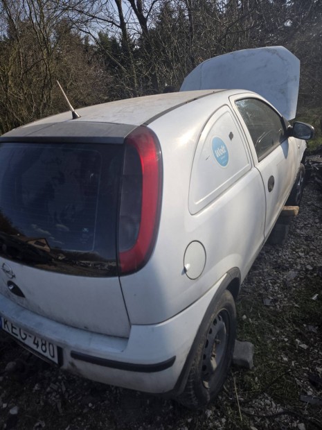 opel corsa c 1.3 cdti bontott alkatrr�szei.