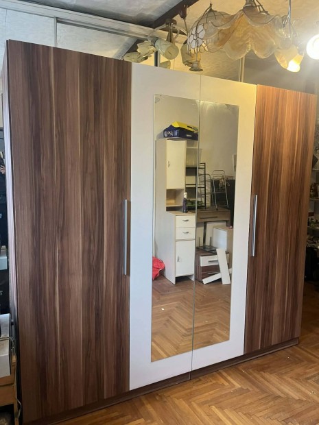 �rias gardr�b szekr�ny 