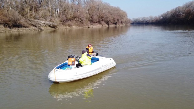 orki�l�s egyedi rib motorcs�nak elad� 5 �v vizsg�val!