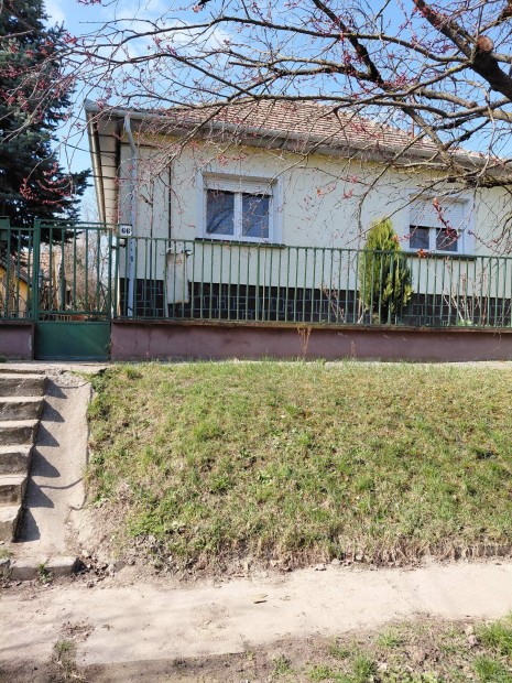 �r�kolt ingatlan gazd�t keres.