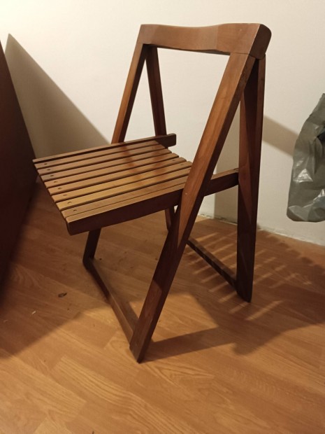 �sszecsukhat� asztal 4 szekkel