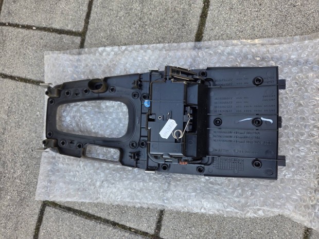 peugeot 406 k�z�pkonzol hamutart�