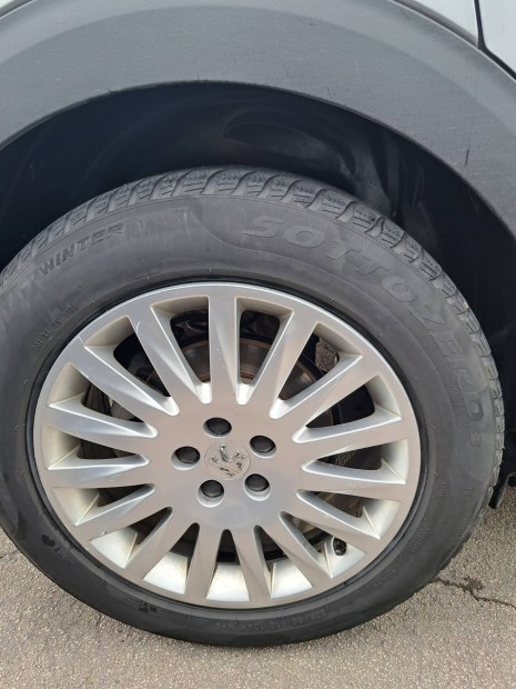 peugeot alufelni téli gumival.