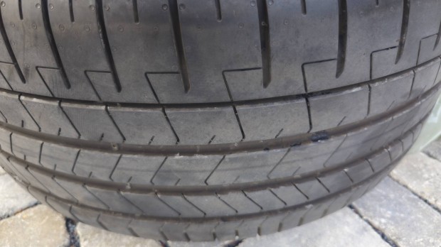 pirelli p zero 225/40 r19 93y