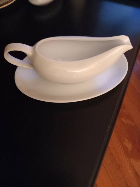 porcelán mártásos tál aljjal