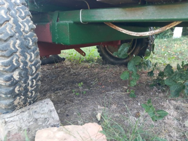 ptkocsi  traktor utn 