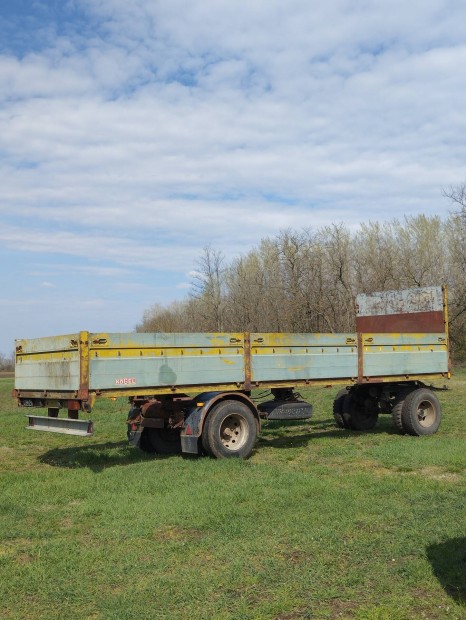 p�tkocsi elad� pap�r n�lk�l 