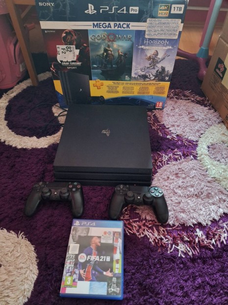 ps4 playstation 4 ps pro 7216B dobozában 2db kontroller Fifa21