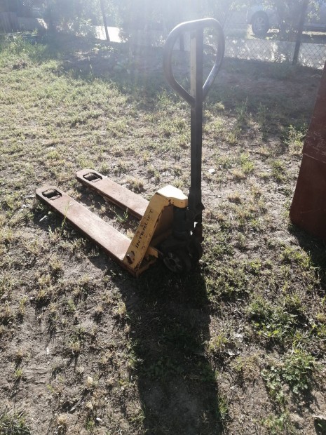 raklapemelő eladó