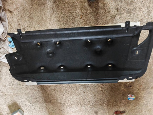 range rover evoqe motorhztet hangszigetel 