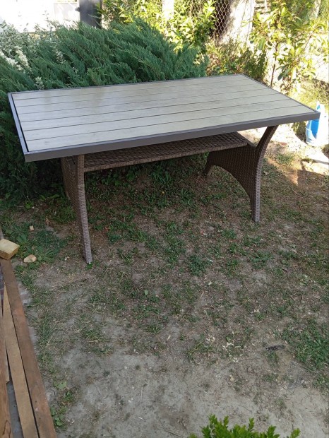 rattan kerti alumnium asztal 