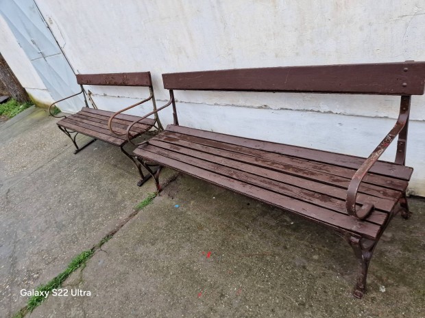 régi kovácsoltvas pad antik szegecselt mávos pad loft