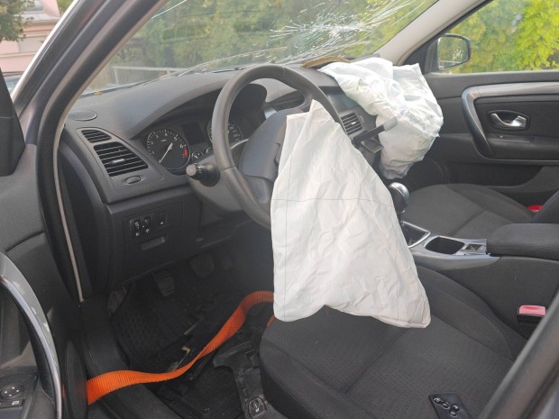 renault lagna 1.6 benzin 2010 es