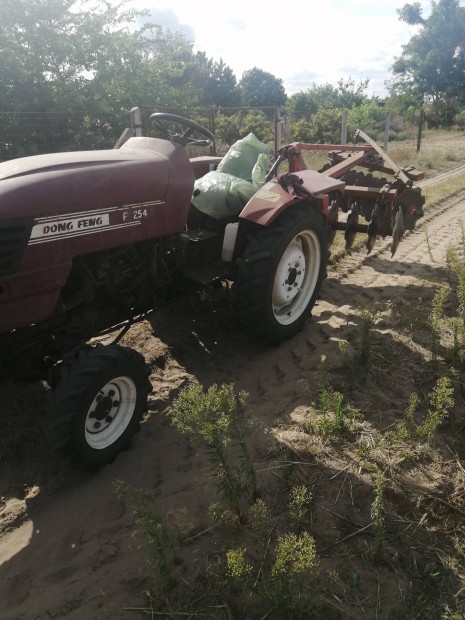 rendszmos kistraktor