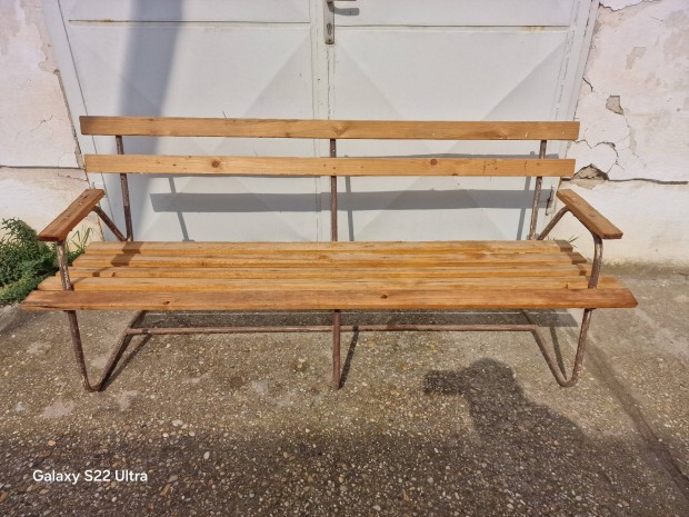 retro Balatoni kerti pad régi szánkotalpas strand pad