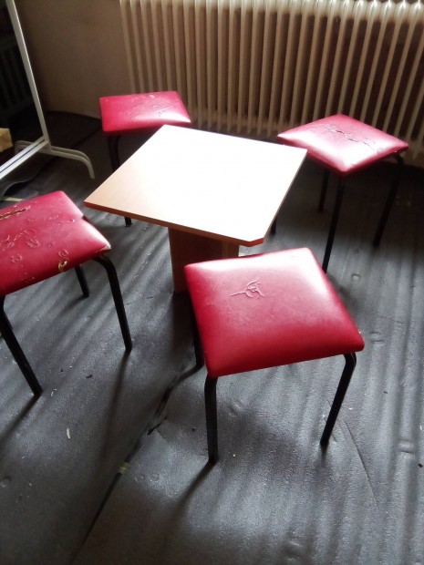 retró fémvázas hokedli és kis asztal eladó