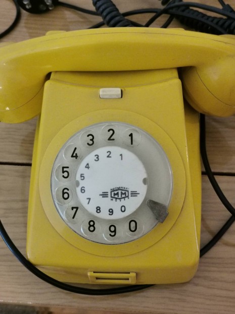 retro sárga telefon
