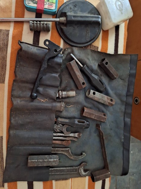 simson alkatr�szek �s tartoz�kok Elad�. 