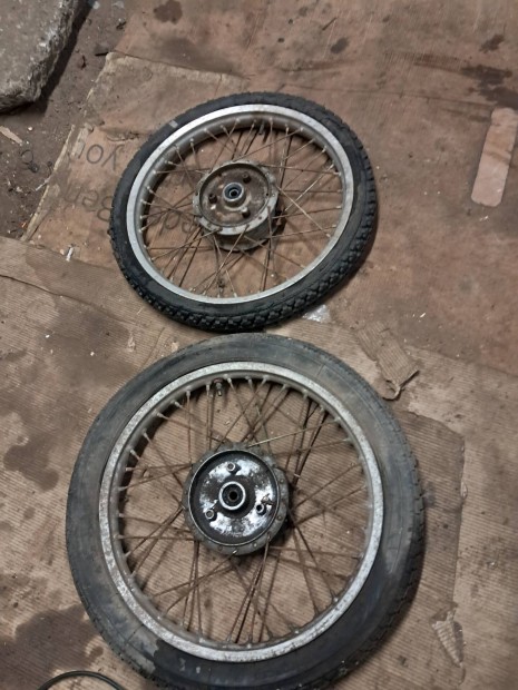 simson kerekek p�rban 