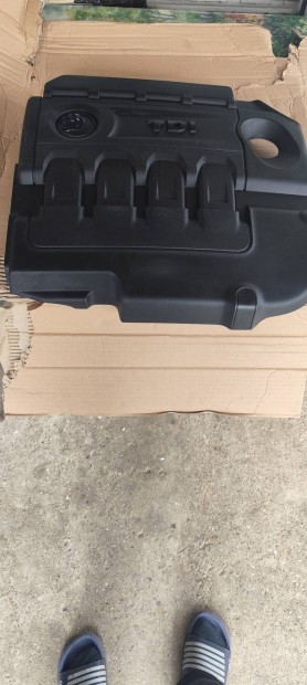 skoda okt�via 3 motor burkolat !