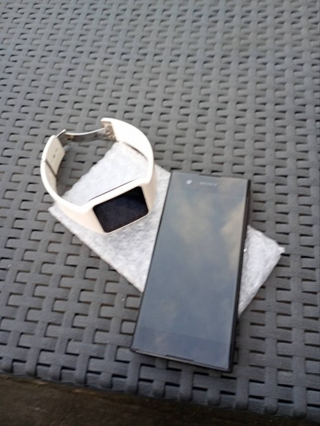 sony xperia xa1 sony smart watch 3 egyben alkalmiba