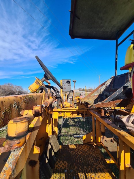 sork�zm�vel� �njar� traktor permetez� gep alkatresznek